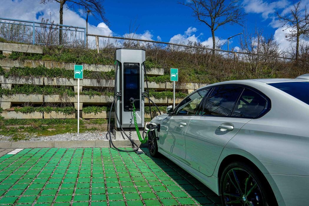 Bilder EFA/bft Tankstelle