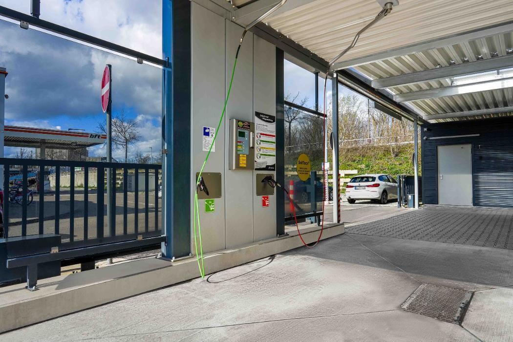 Bilder EFA/bft Tankstelle
