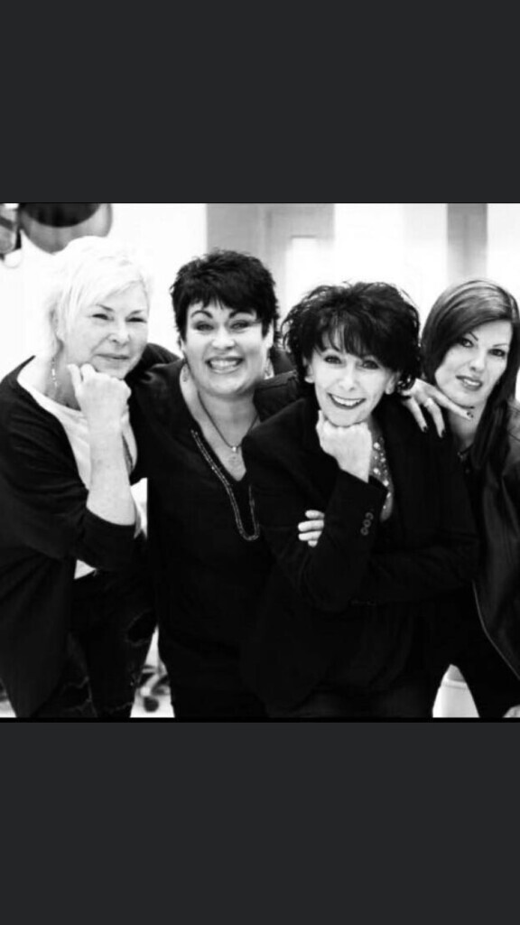 Bilder Salon Lora Hairstyle