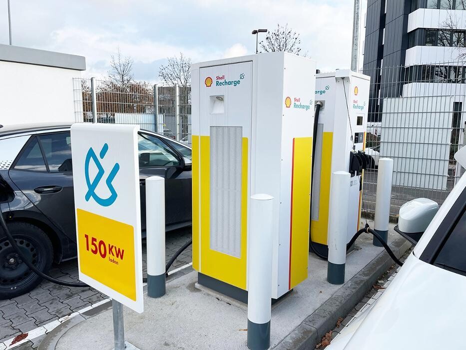 Bilder Shell Recharge Charging Station