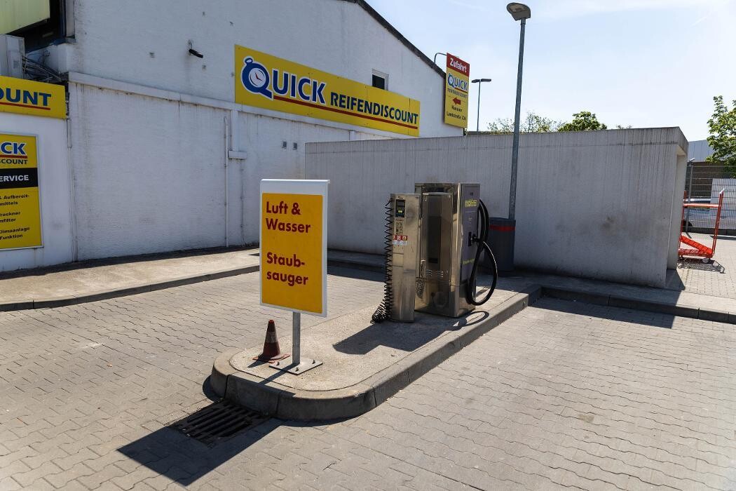 Bilder Shell Recharge Charging Station