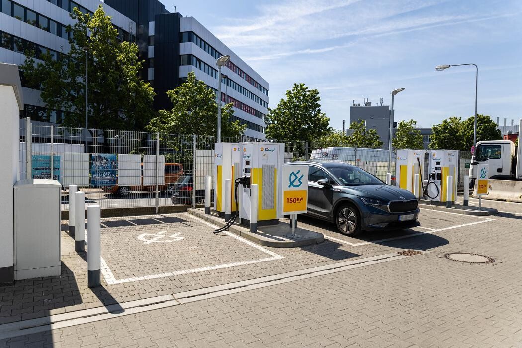 Bilder Shell Recharge Charging Station