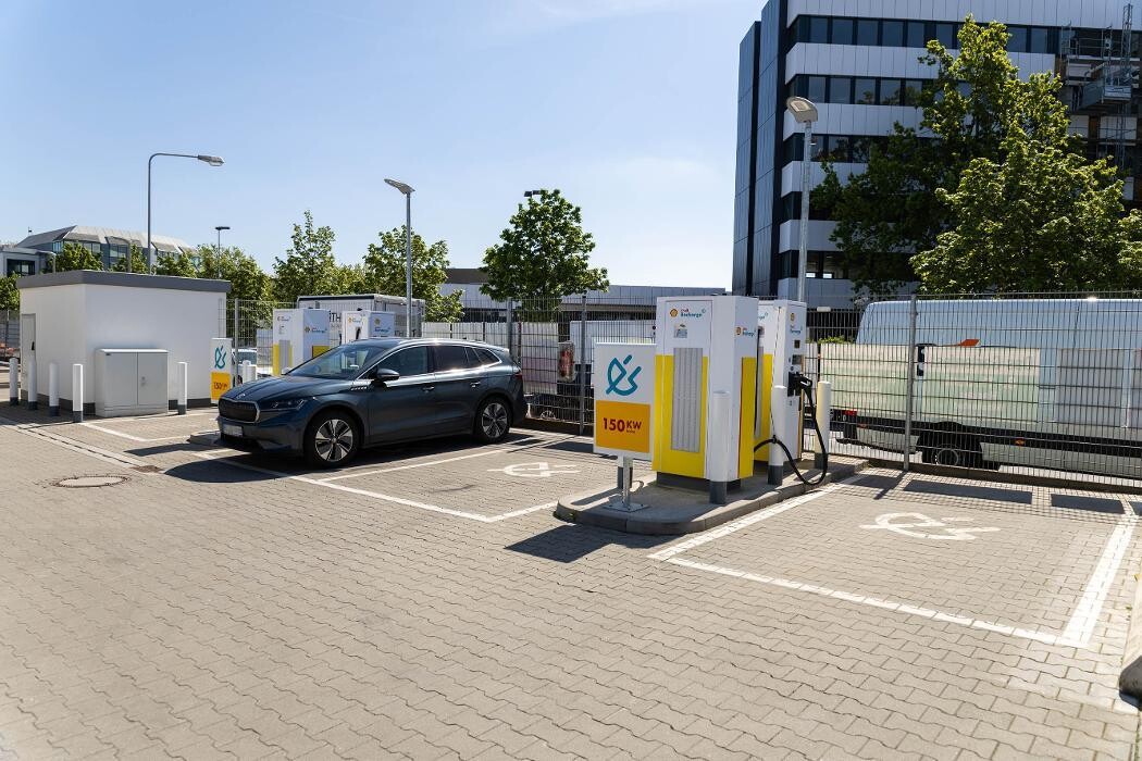 Bilder Shell Recharge Charging Station