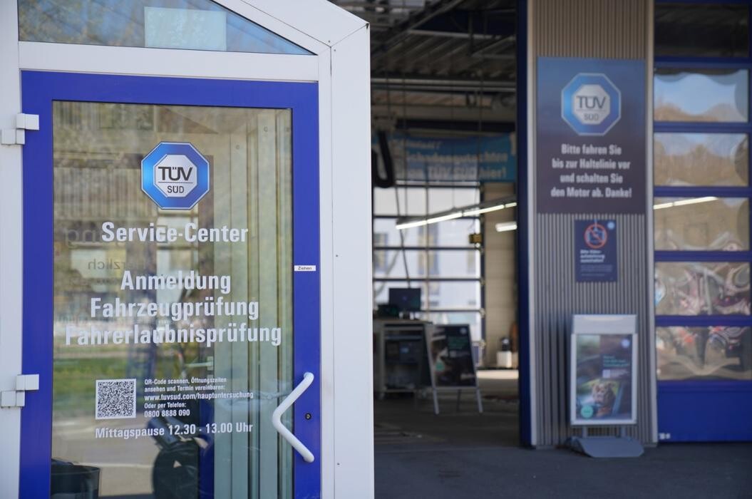 Bilder TÜV SÜD Service-Center Böblingen