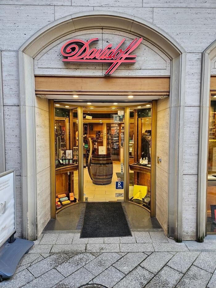 Bilder Davidoff of Geneva since 1911 by WOLSDORFF TOBACCO GmbH