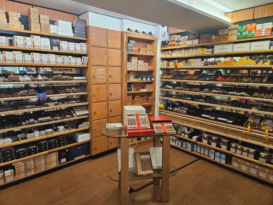 Bilder Davidoff of Geneva since 1911 by WOLSDORFF TOBACCO GmbH