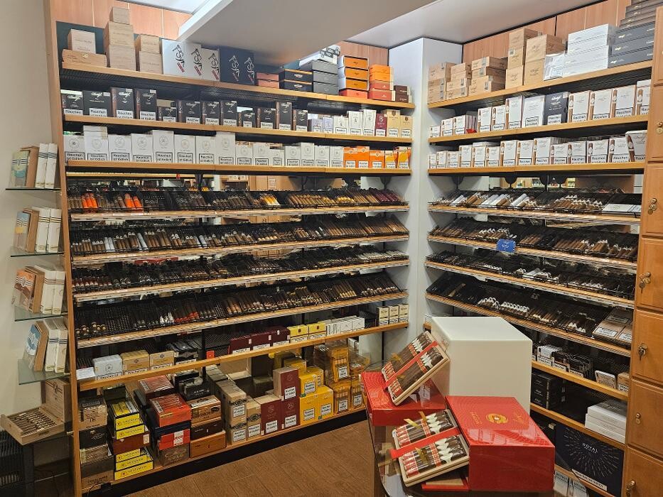 Bilder Davidoff of Geneva since 1911 by WOLSDORFF TOBACCO GmbH