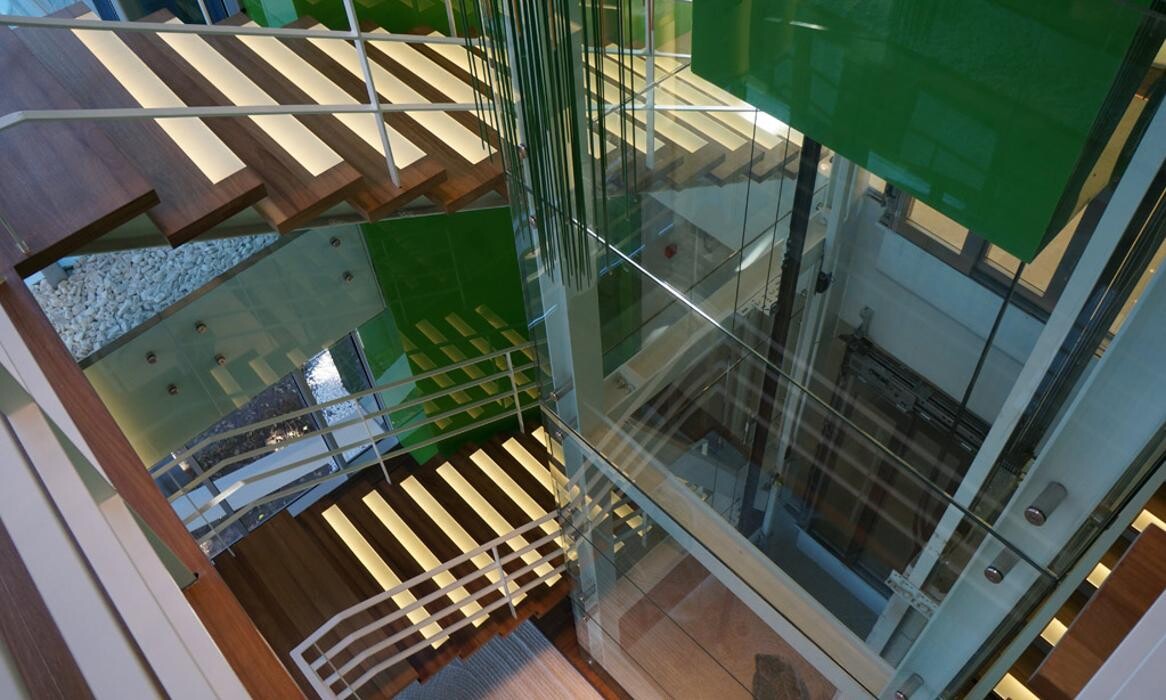 Bilder Naveen Mehling Compact Promotion