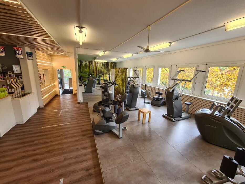 Bilder Vesalius Physio Therapie und Fitness