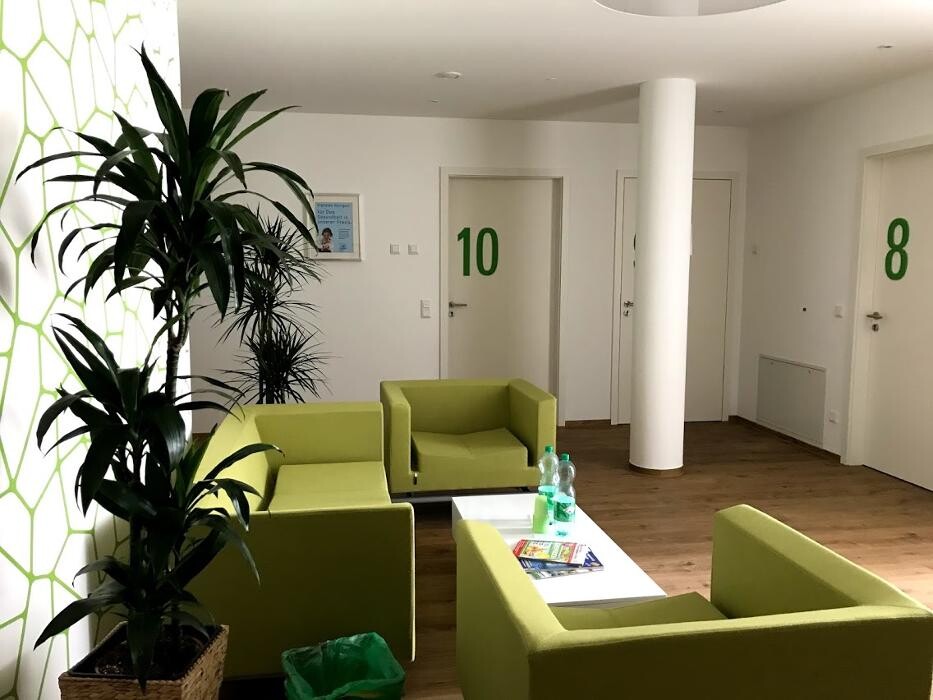 Bilder Dr. Kadir Aksogan, Zahnarzt Frankenthal, Zahnmedizin, Implantologie, Kieferorthopädie