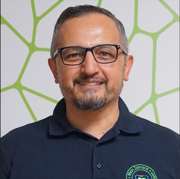 Bilder Dr. Kadir Aksogan, Zahnarzt Frankenthal, Zahnmedizin, Implantologie, Kieferorthopädie