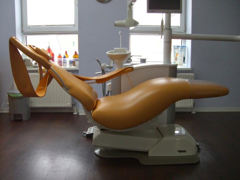 Bilder Dr. Kadir Aksogan, Zahnarzt Frankenthal, Zahnmedizin, Implantologie, Kieferorthopädie