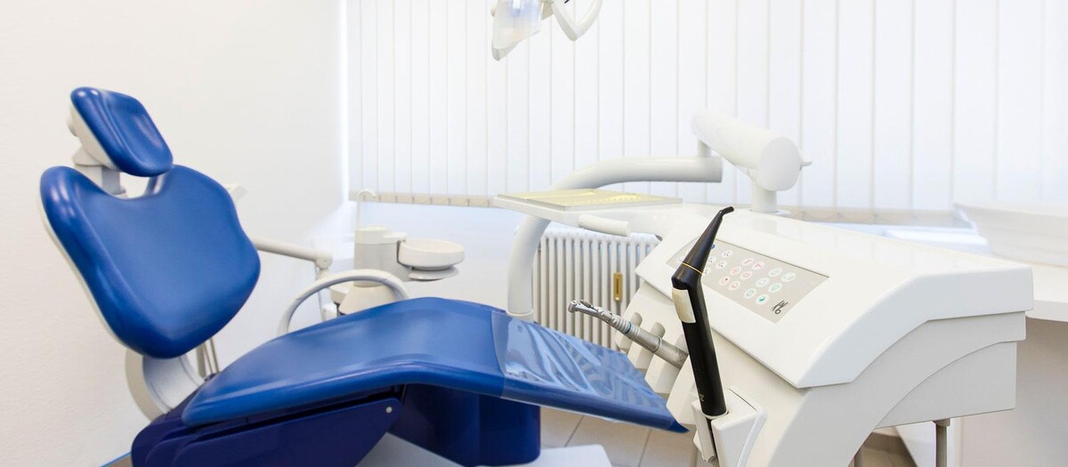 Bilder Adrian Opperskalsky | Zahnarzt