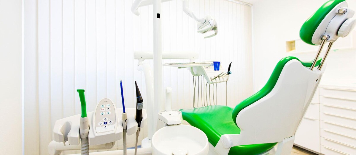 Bilder Adrian Opperskalsky | Zahnarzt