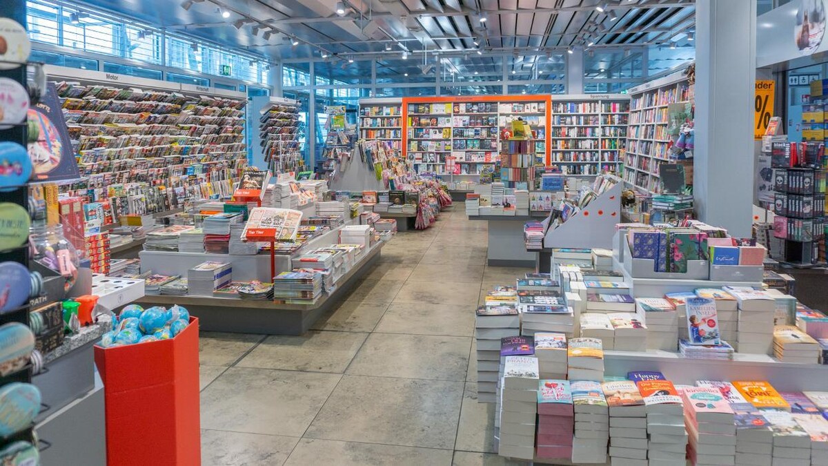 Bilder Schmitt & Hahn Buch und Presse im Flughafen Nürnberg - Abflughalle