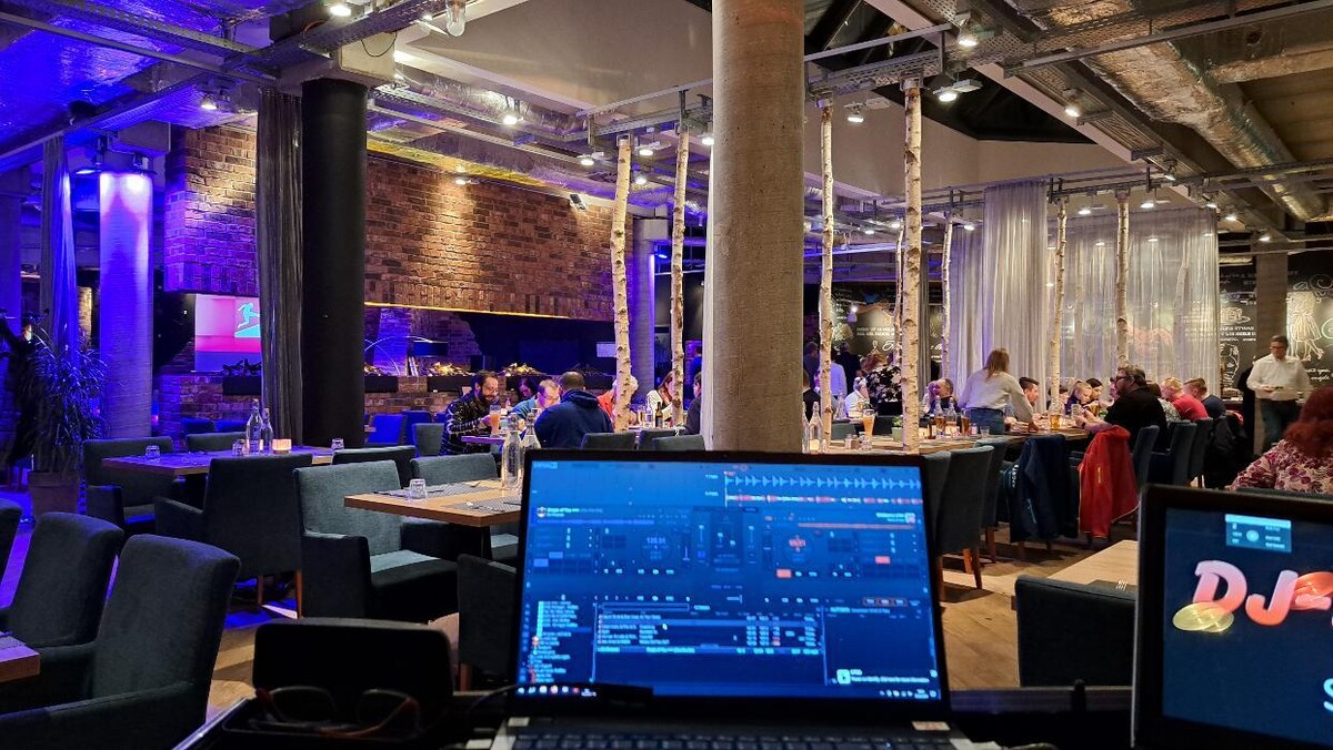 Bilder DJ-804 - Musik & Moderation