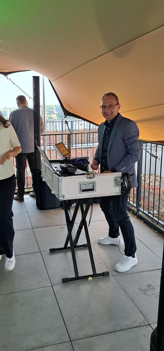 Bilder DJ-804 - Musik & Moderation