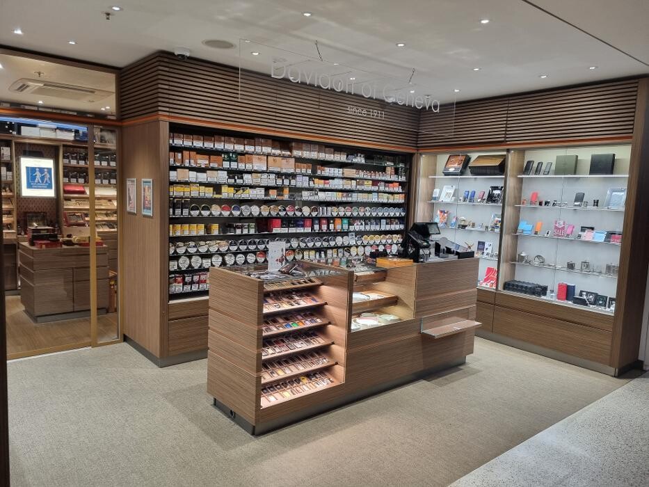 Bilder Davidoff of Geneva since 1911 by WOLSDORFF TOBACCO GmbH im KaDeWe