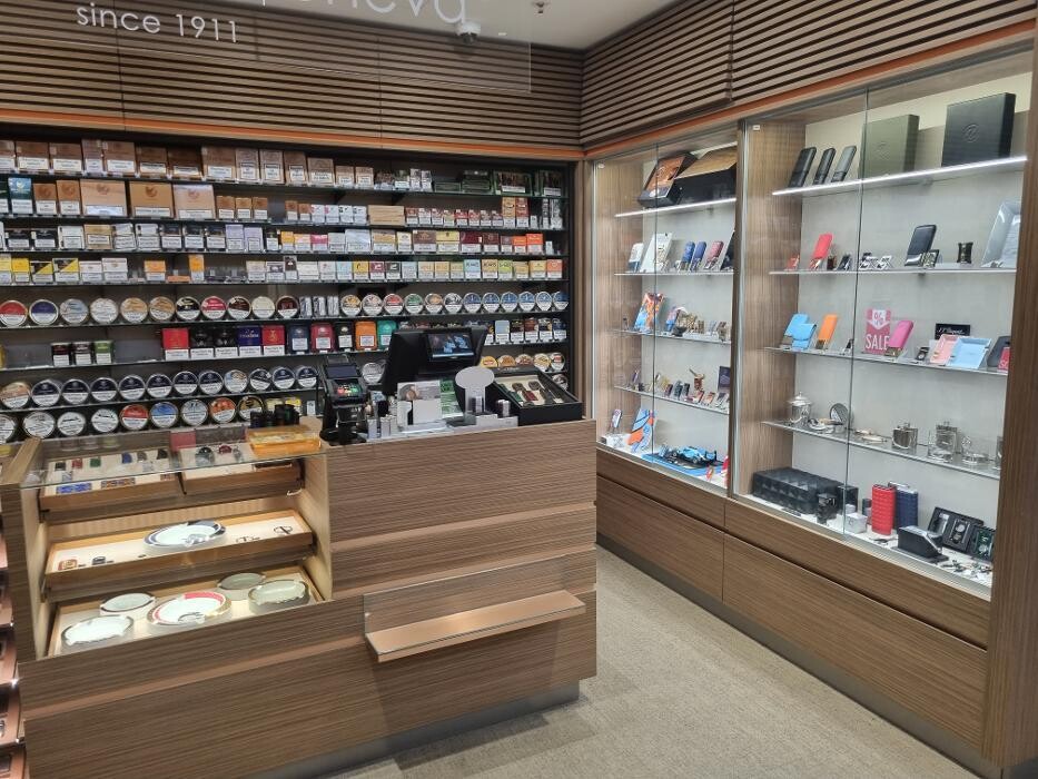 Bilder Davidoff of Geneva since 1911 by WOLSDORFF TOBACCO GmbH im KaDeWe