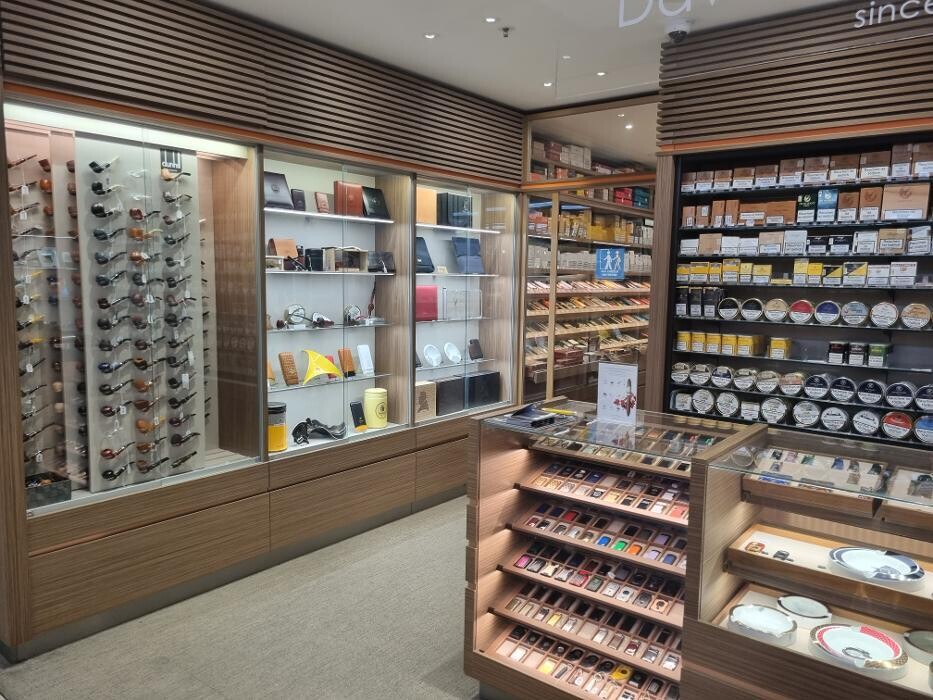 Bilder Davidoff of Geneva since 1911 by WOLSDORFF TOBACCO GmbH im KaDeWe