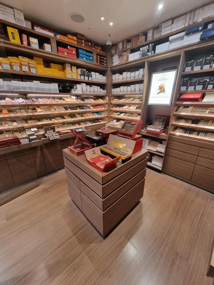 Bilder Davidoff of Geneva since 1911 by WOLSDORFF TOBACCO GmbH im KaDeWe