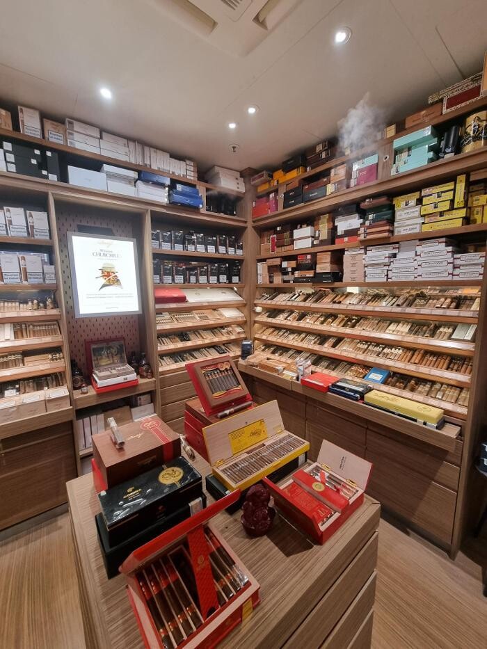 Bilder Davidoff of Geneva since 1911 by WOLSDORFF TOBACCO GmbH im KaDeWe