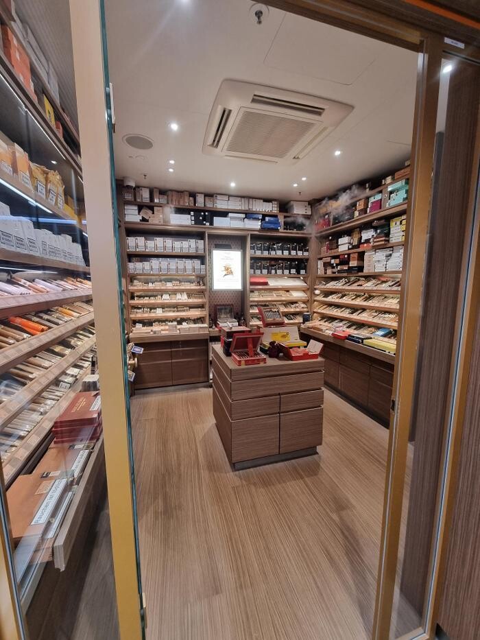 Bilder Davidoff of Geneva since 1911 by WOLSDORFF TOBACCO GmbH im KaDeWe
