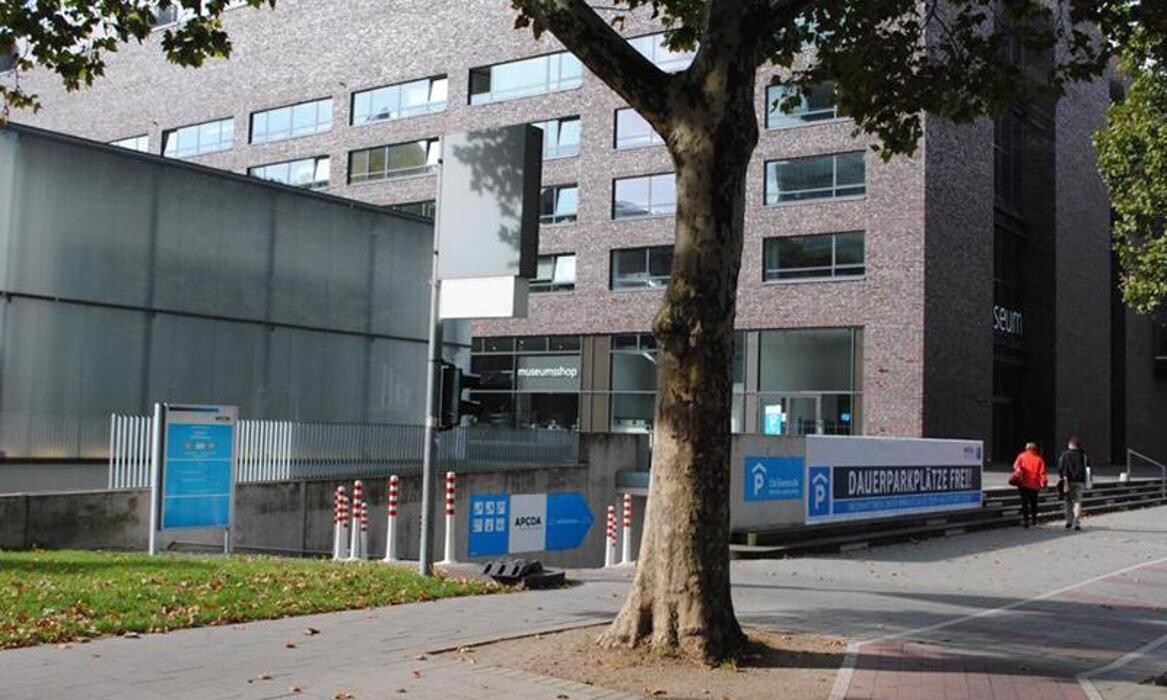 Bilder Parkhaus Cäcilienstraße APCOA