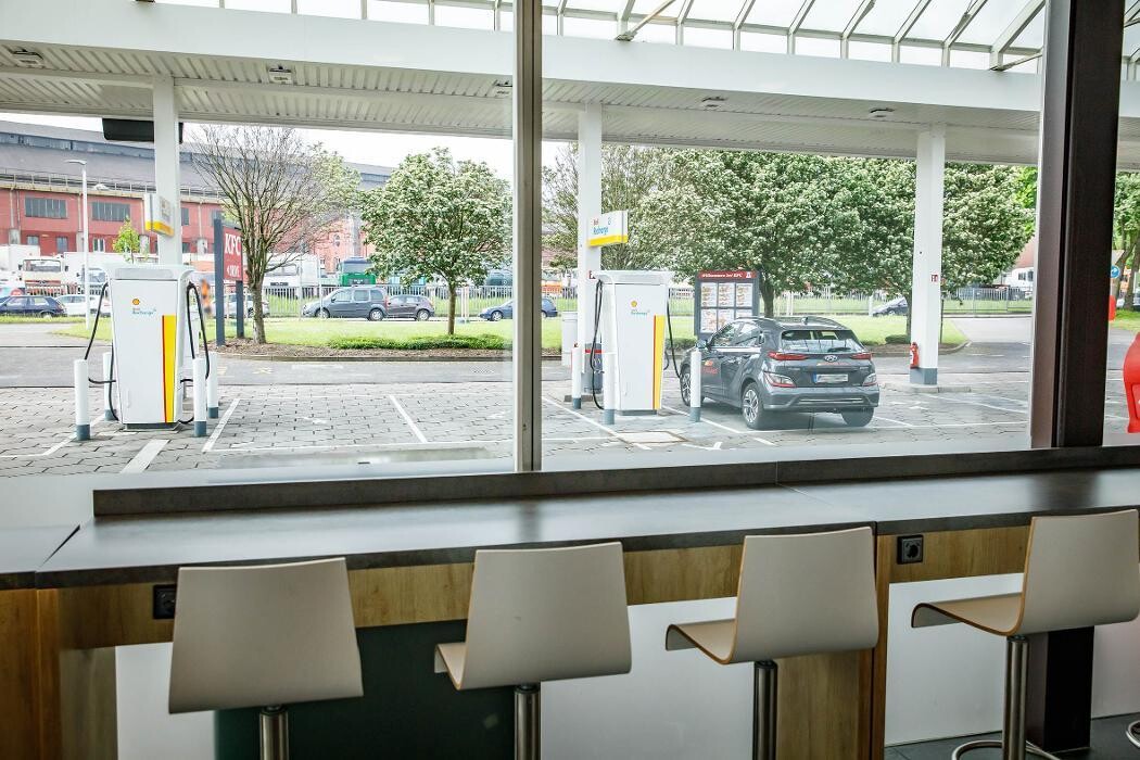 Bilder Shell Recharge Charging Station