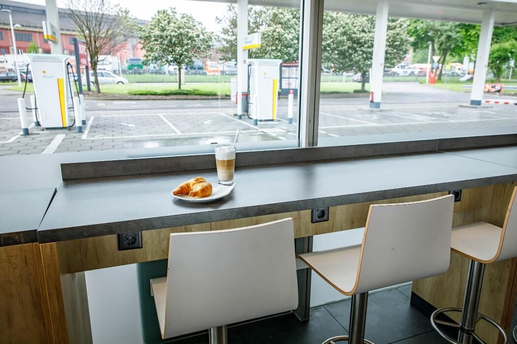 Bilder Shell Recharge Charging Station