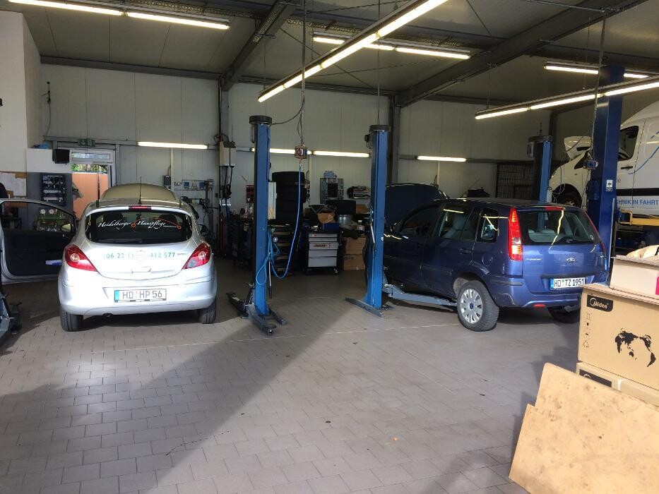 Bilder Premio Reifen + Autoservice Knippschild