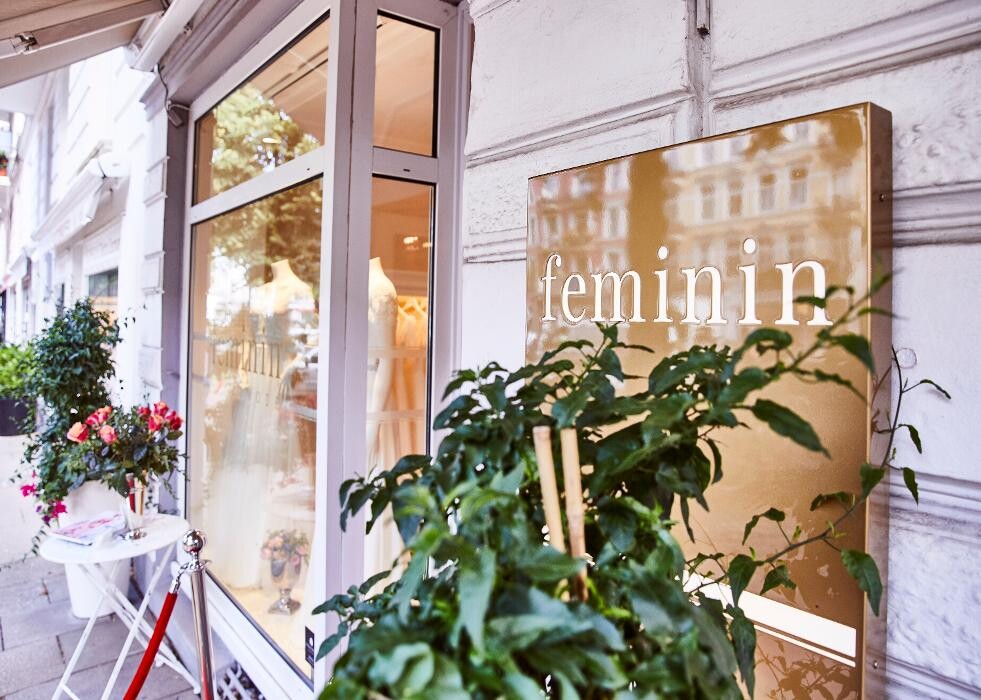 Bilder feminin Brautmode Hamburg - Hochzeitskleider & Brautkleider
