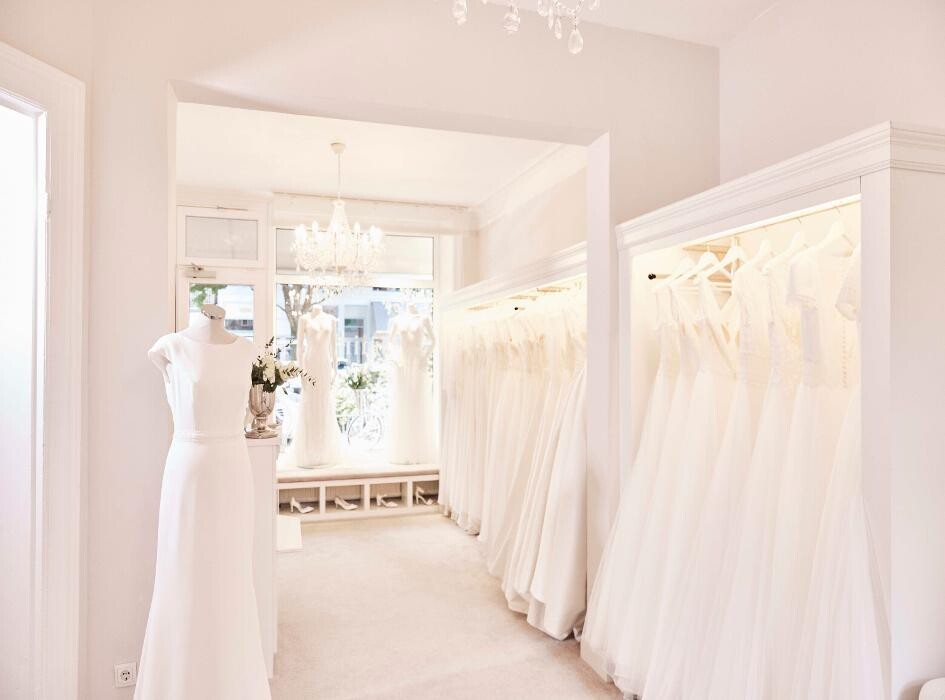 Bilder feminin Brautmode Hamburg - Hochzeitskleider & Brautkleider