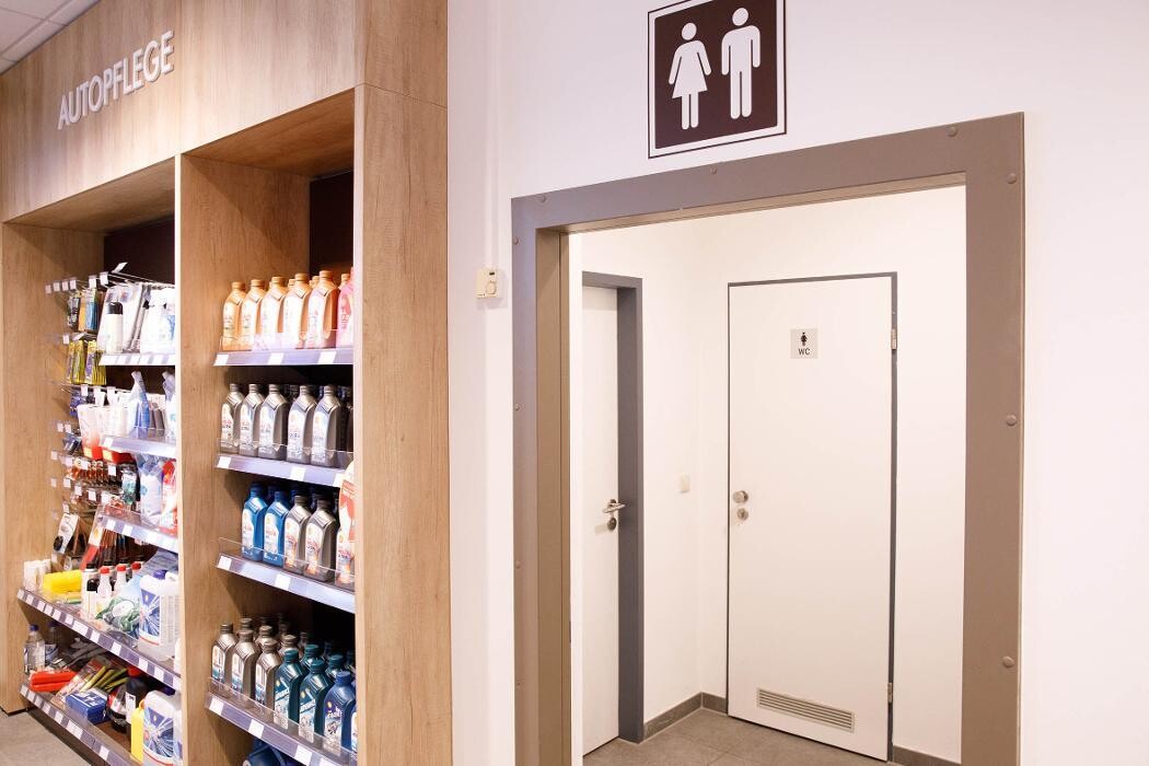 Bilder Shell Recharge Charging Station