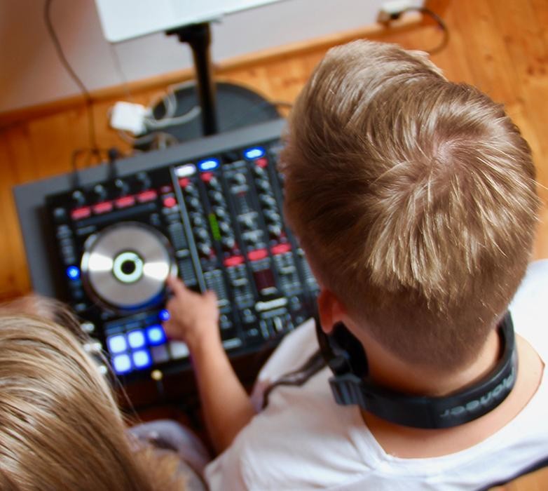 Bilder DJ for Kids - Die DJ Schule für Kinder