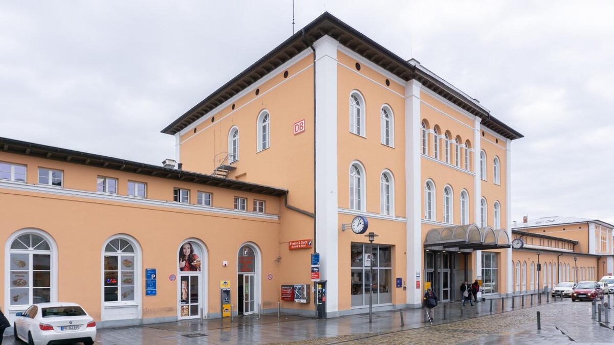 Bilder Schmitt & Hahn Buch und Presse im Bahnhof Passau