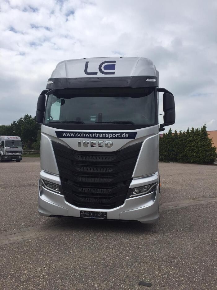 Bilder LC Schwertransport und Kontraktlogistik GmbH