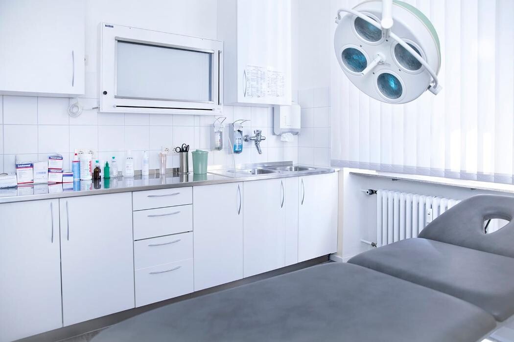 Bilder Praxis für Chirurgie und Orthopädie im Gesundheitszentrum St. Johannes Hospital