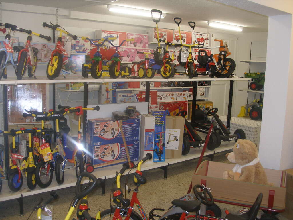 Bilder Spiel und Geschenke HISSNAUER