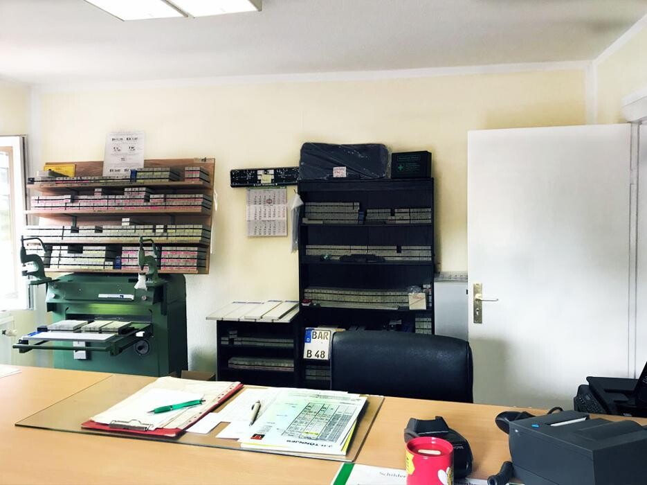 Bilder Autoschilder & Zulassungen STK Bernau