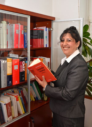 Bilder Zeynep Yapan Rechtsanwältin      