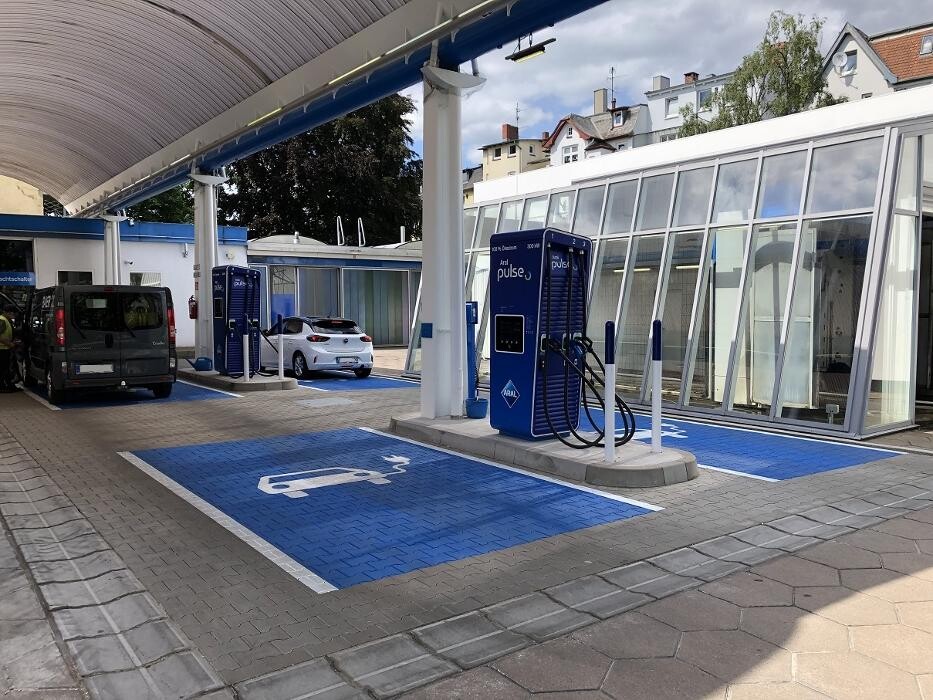 Bilder Aral pulse Ladestation
