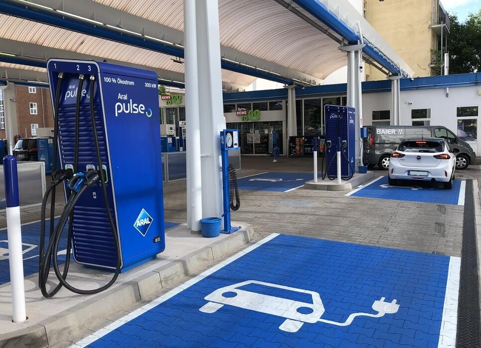 Bilder Aral pulse Ladestation