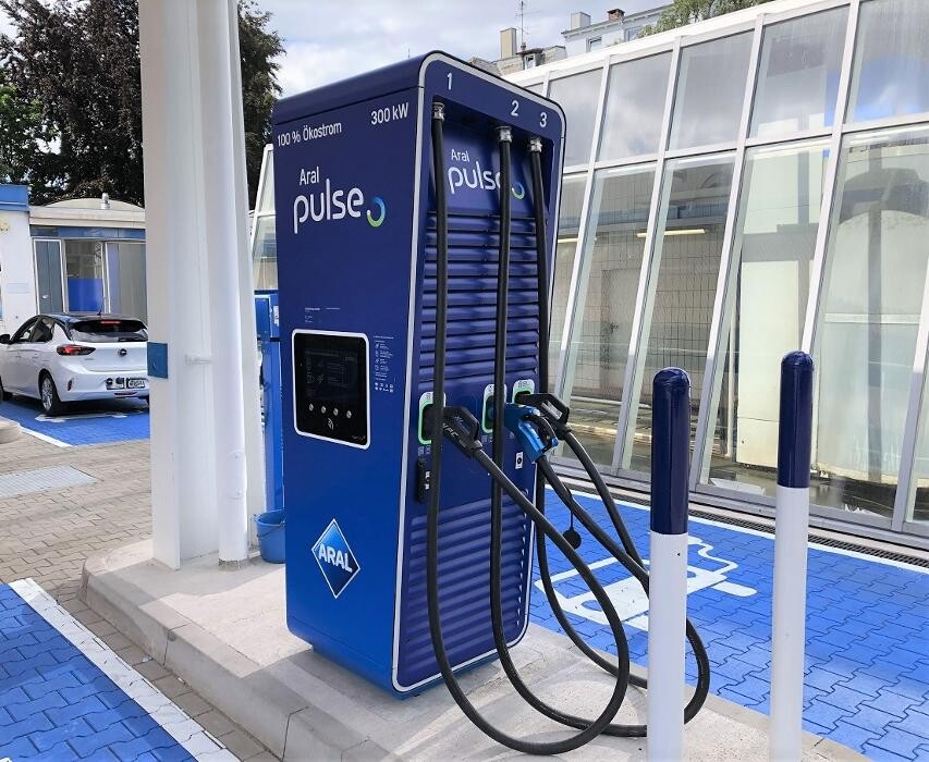 Bilder Aral pulse Ladestation