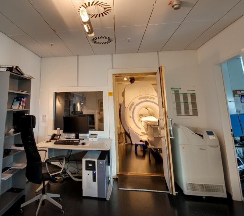 Bilder Kernspintomographie München Airport - Dr. med. E. Mangel und KollegInnen