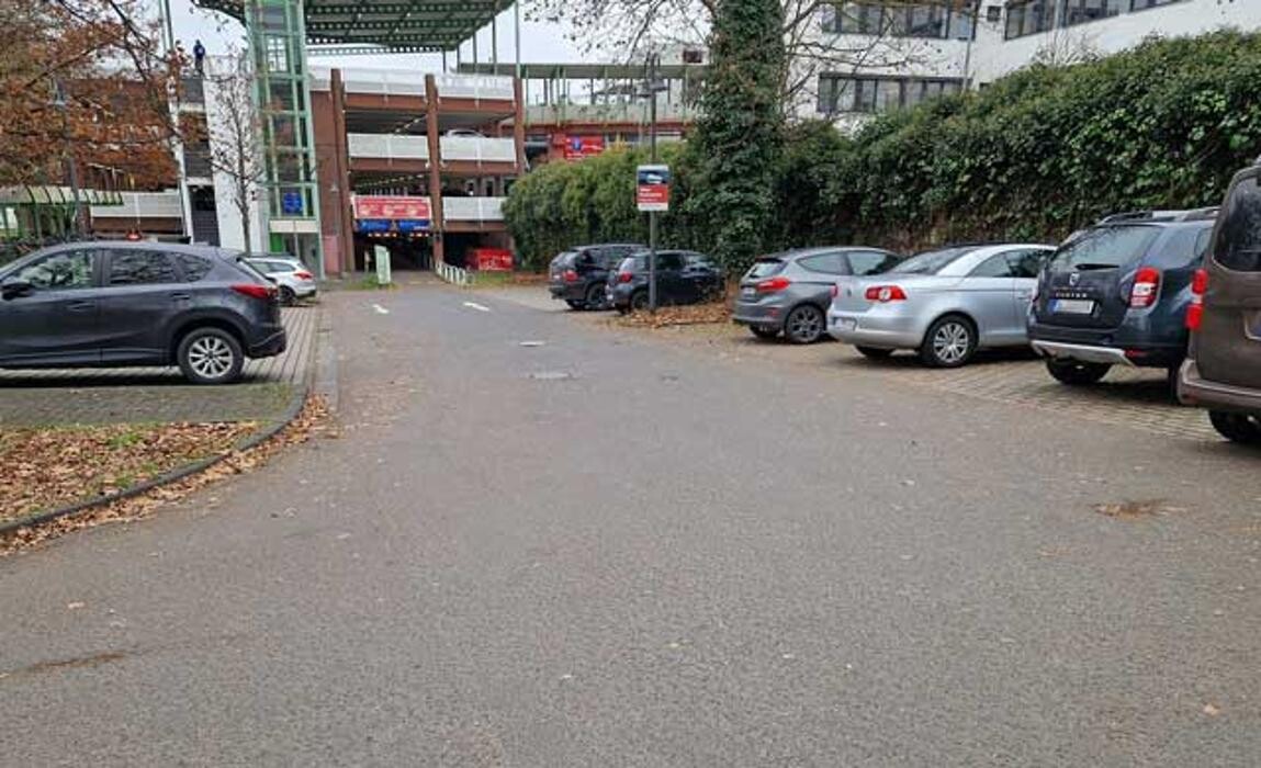 Bilder DB BahnPark Parkplatz Bahnhof Lahnstraße P3