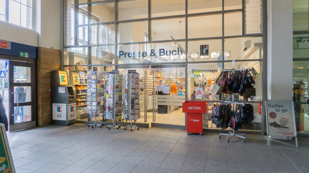 Bilder Schmitt & Hahn Buch und Presse im Bahnhof Karlsruhe Durlach