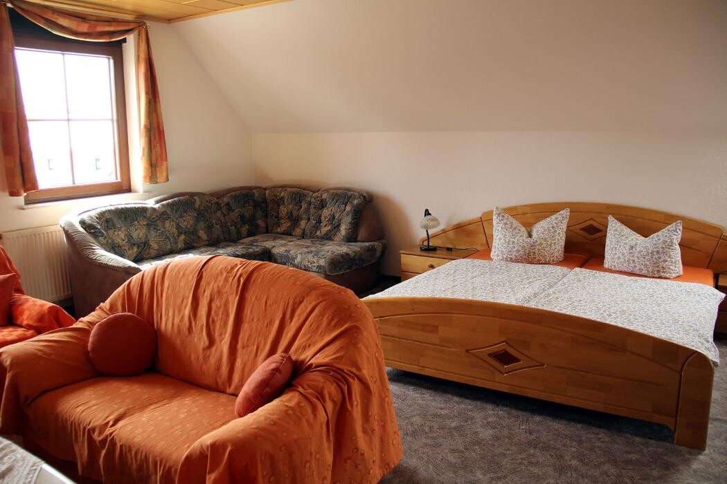 Bilder Ferienwohnungen und Pension Sachon