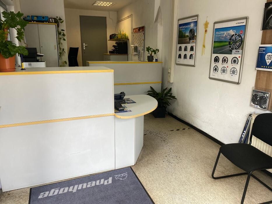 Bilder Pneuhage Reifen und Autoservice