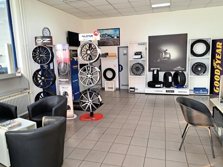 Bilder Premio Reifen + Autoservice Reifen Feneberg AG